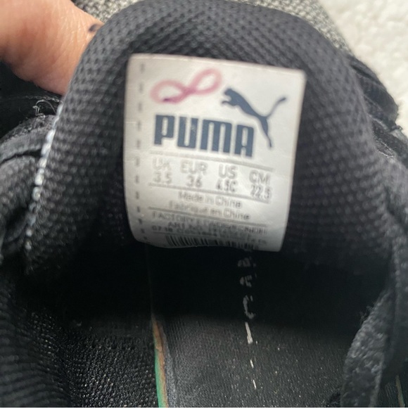 Black and white Puma sneakers size 4.5 in Children’s and 6 in women’s. - Picture 3 of 6